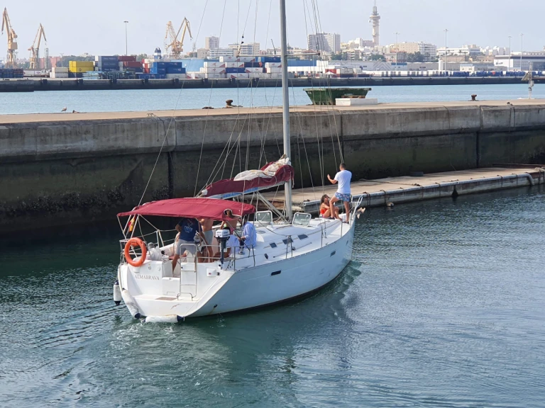 Bénéteau Oceanis 393 Clipper in Cádiz on SamBoat