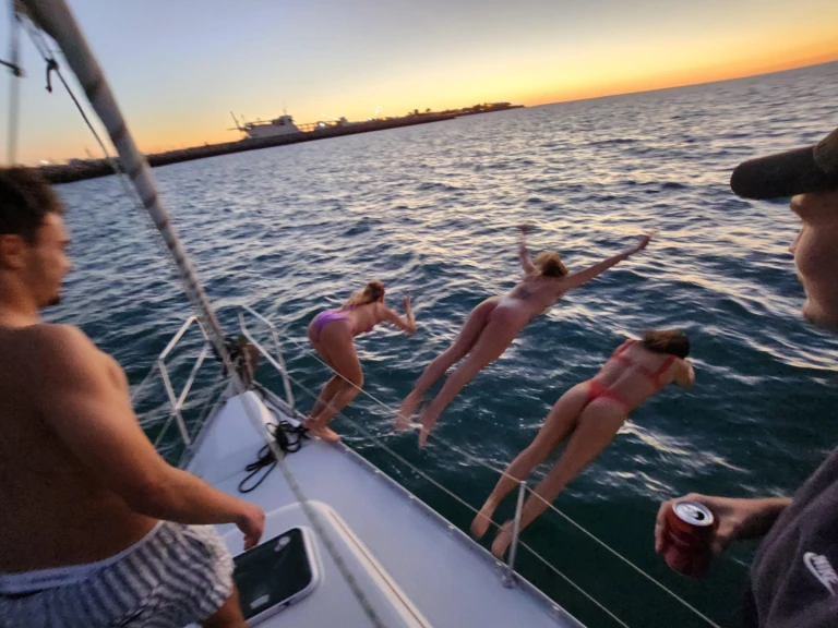 Rent a Bénéteau Oceanis 393 Clipper Cádiz