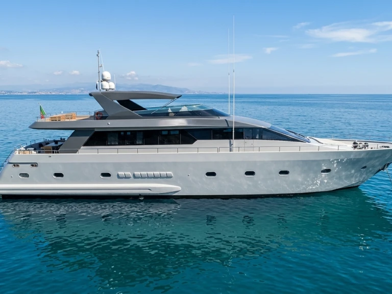 Luxury Yacht rental in Cannes - Falcon 82S