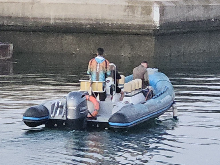 Rent a COBRA RIB 755 Cádiz