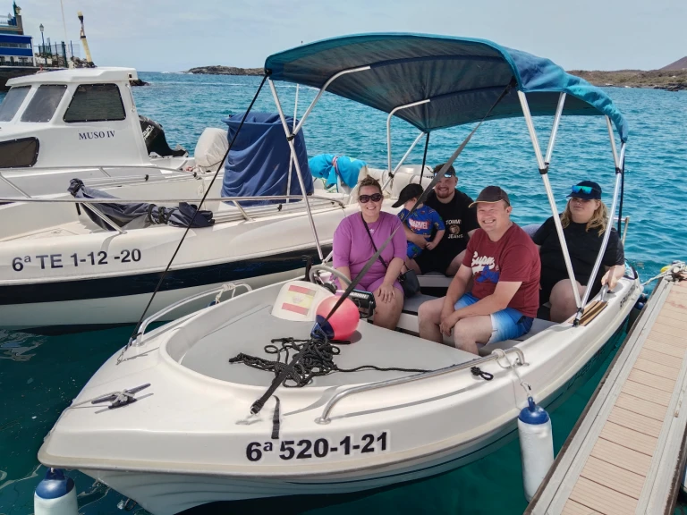 Yacht charter Arona cheap D-400 F1RST