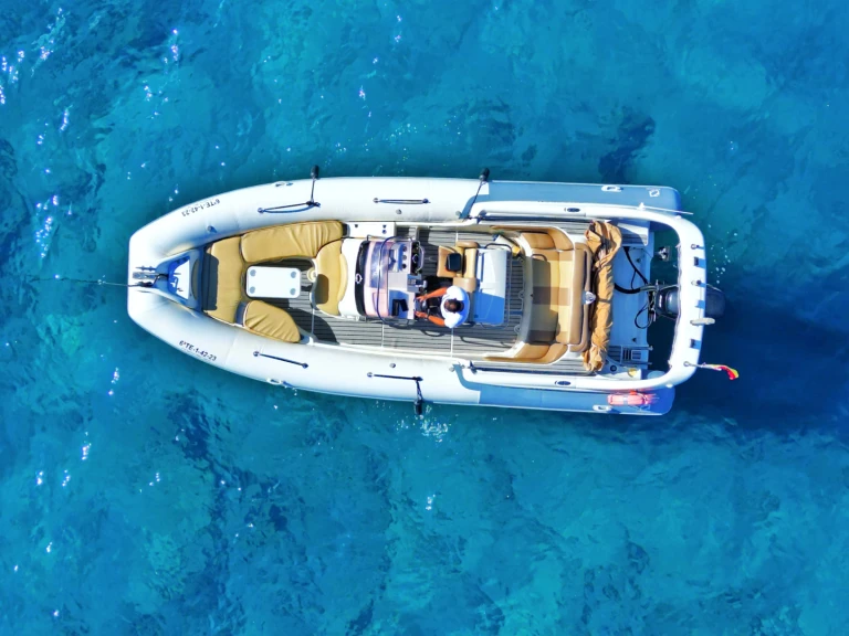 Boat rental Zodiac Medline 850 in Santa Cruz de Tenerife on Samboat