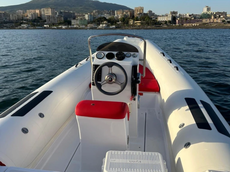 Boat rental DOMAR F6 in Torre Annunziata on Samboat