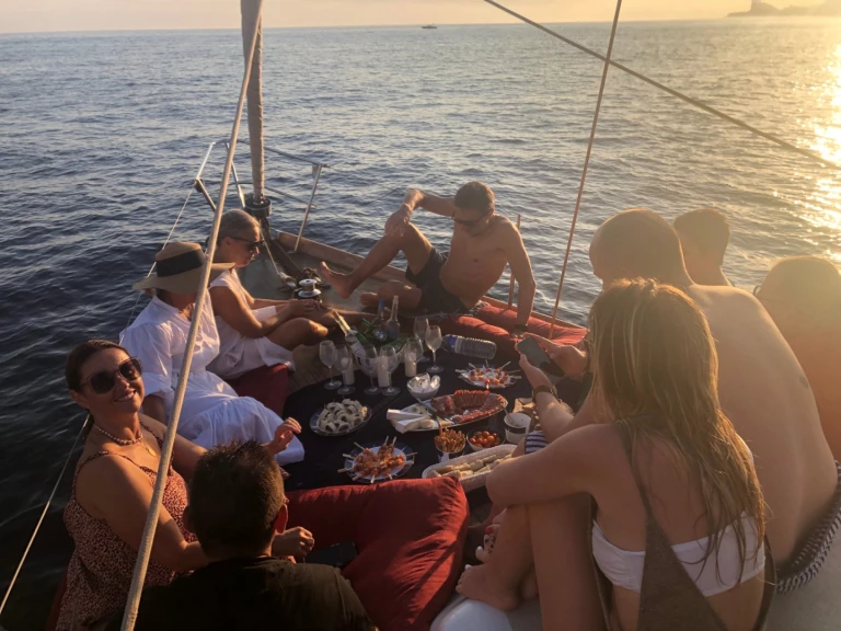 Sailboat for rent Saint-Cyr-sur-Mer at the best price
