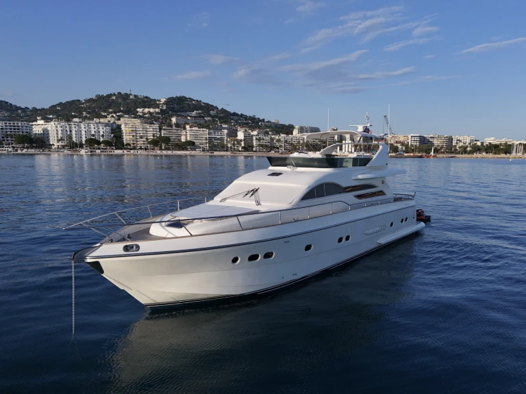 Rent a vz 68 Marina Baie des Anges, France