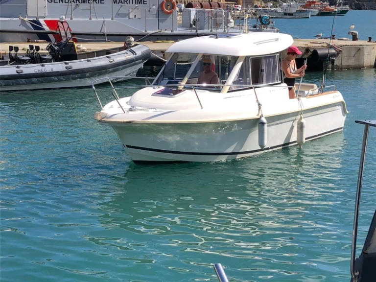 Motorboat rental in France - Jeanneau Merry Fisher 650