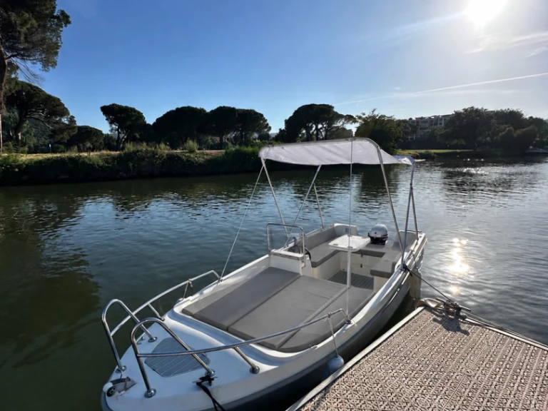 Boat rental Selva Selva T 4.8 in Mandelieu-la-Napoule on Samboat