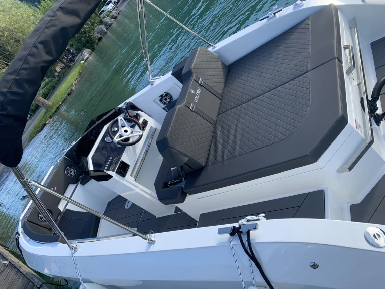 Boat rental Valory V620 in Annecy on Samboat
