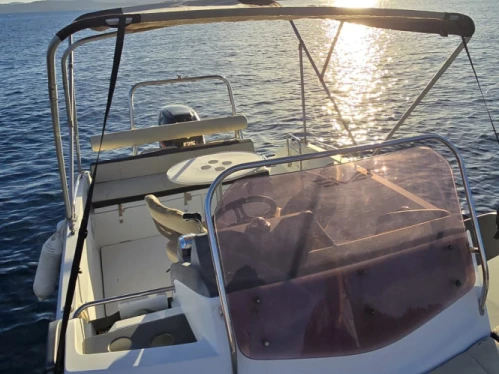Motorboat rental in Saint-Raphaël - Bénéteau Flyer 6