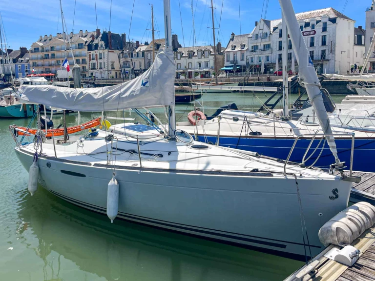 Bareboat Rental Sailboat Bénéteau with a boat licence