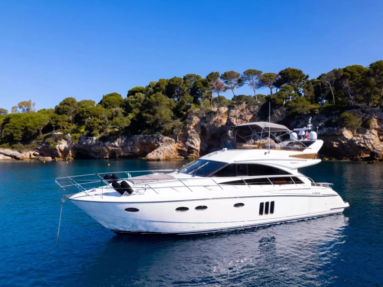 Motorboat for rent Golfe-Juan at the best price