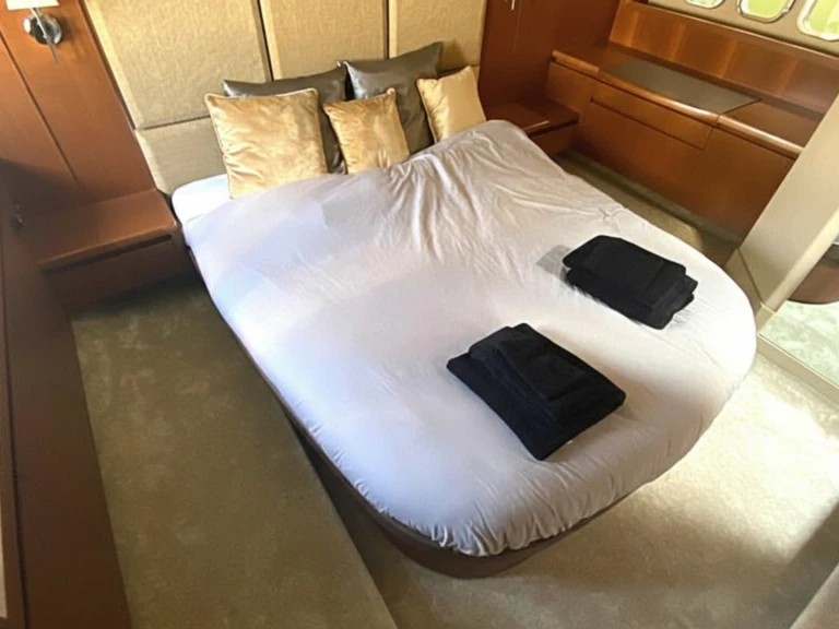 Yacht charter Golfe-Juan cheap Princess 54