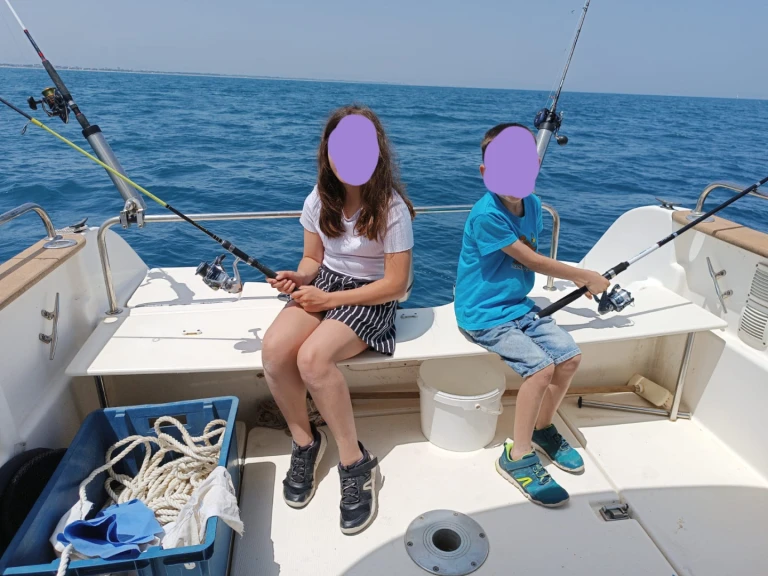 Rent a Jeanneau Merry Fisher 650 France