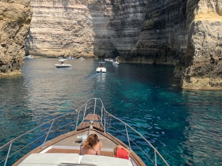 Yacht charter Lampedusa cheap cabinato