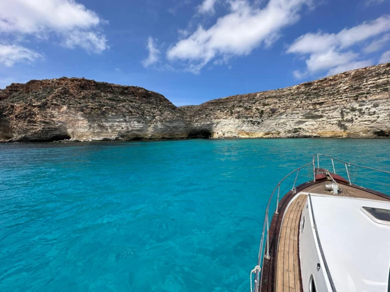 Bareboat Rental Motorboat Gozzo with a boat licence