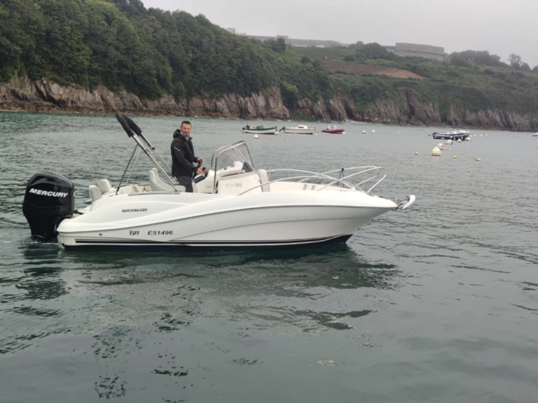 Motorboat rental in Brest - Quicksilver Activ 555 Open