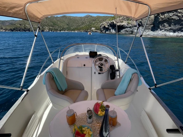 Motorboat for rent Roses at the best price