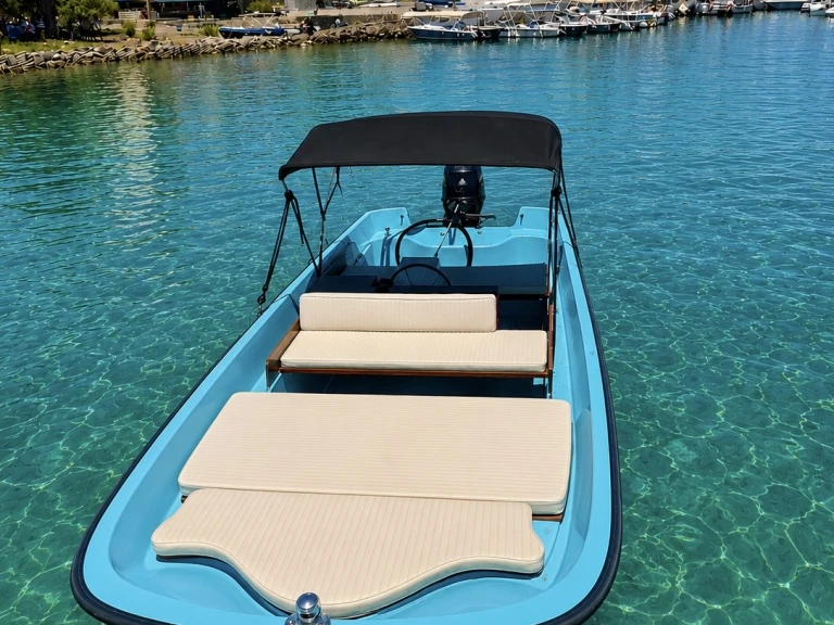 Yacht charter Aci Trezza cheap Boston Whaler 17