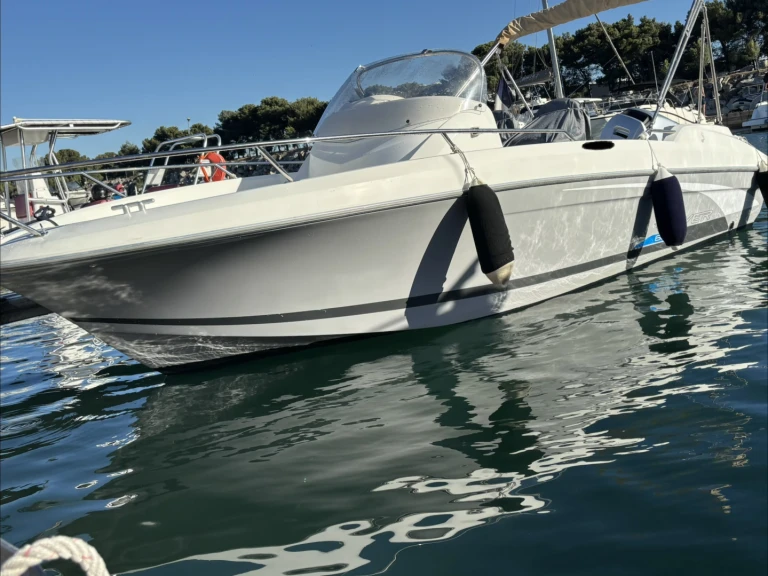 Boat rental Bénéteau Flyer 650 Open in Marseille on Samboat