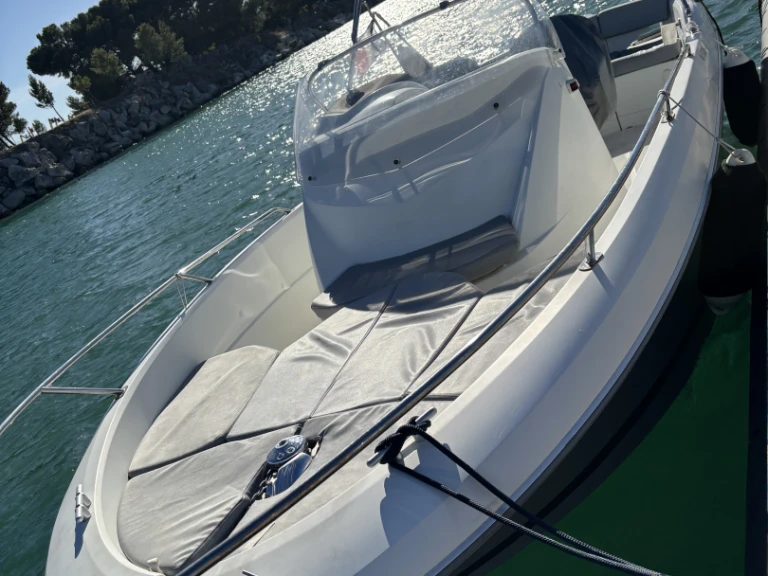 Motorboat rental with or without captain Bénéteau Marseille