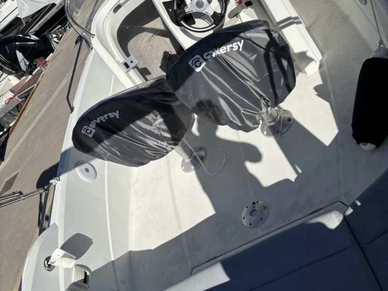 Bareboat Rental Motorboat Bénéteau with a boat licence