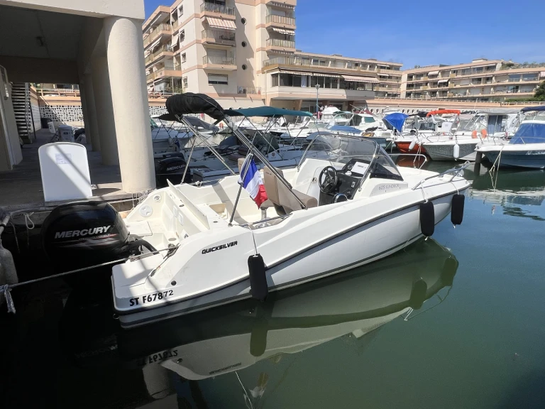 Motorboat rental in Cannes - Quicksilver Quicksilver 605 Sundeck