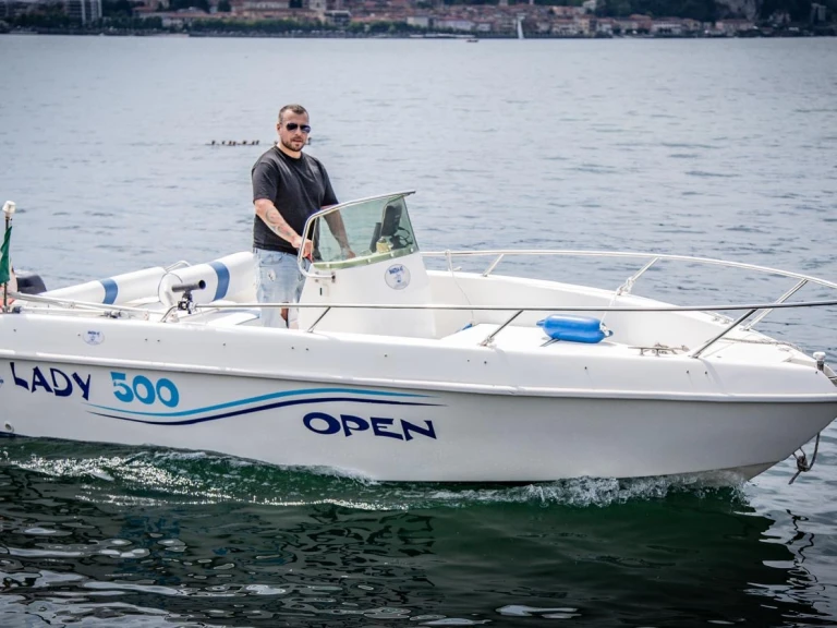 Bareboat Rental Motorboat Bellingardo with a boat licence
