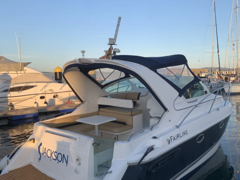 Bareboat Rental Motorboat Fairline with a boat licence