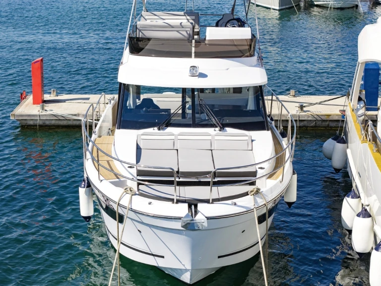Boat rental Jeanneau Merry Fisher 1095 Fly Serie2 in Biograd na Moru on Samboat