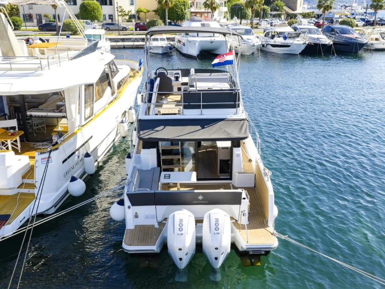 Motorboat rental with or without captain Jeanneau Biograd na Moru