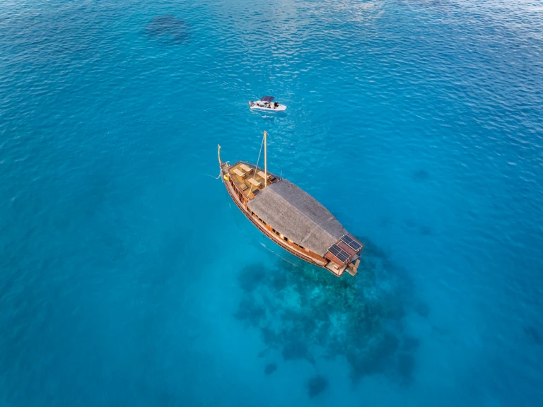 Rent a  Dhoni 6 pax Malé