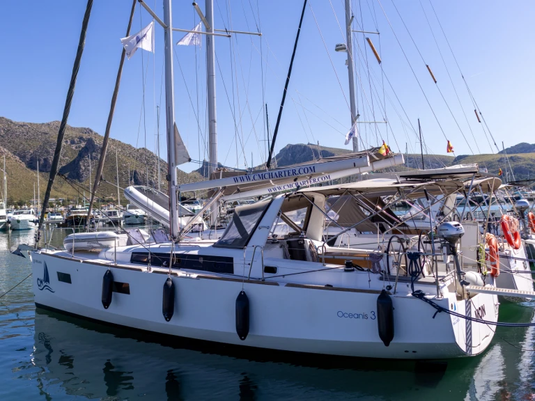 Bénéteau Oceanis 38 charter bareboat or captained in  Port de Pollença