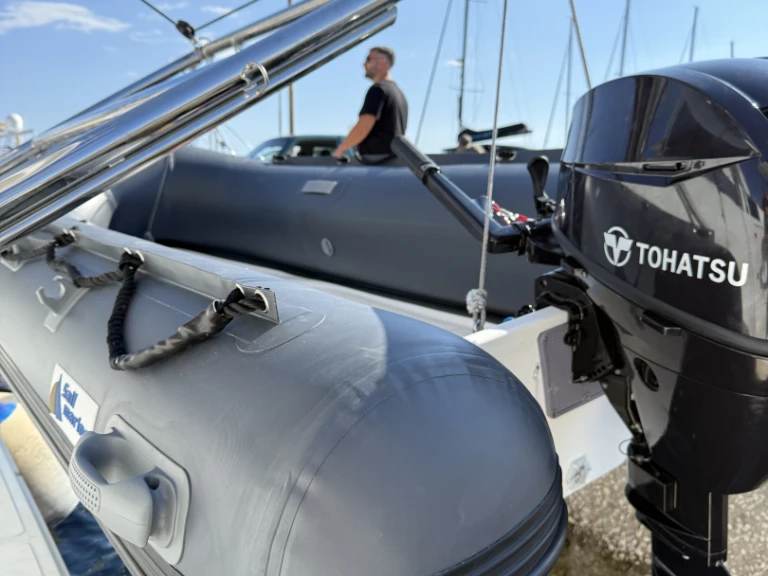 Yacht charter Lávrio cheap Bali 4.8 (4 cab +1)