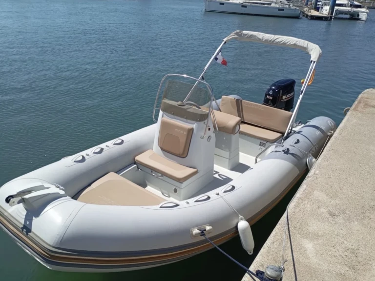 Rent a Zodiac Medline 580 Antibes