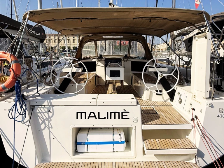 Sailboat for rent Procida at the best price