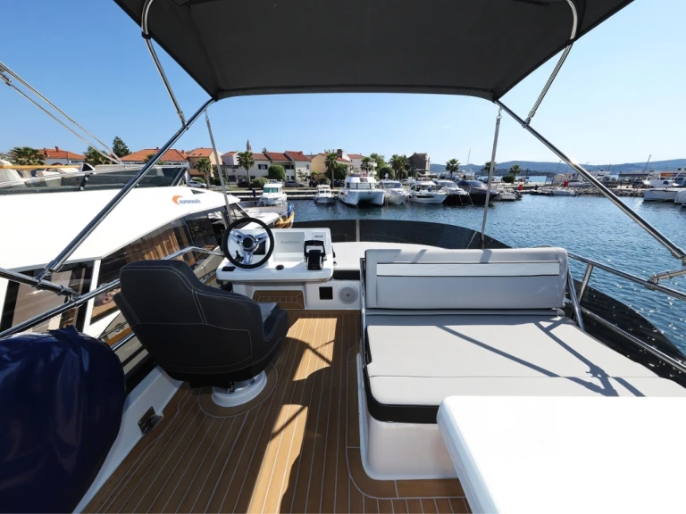 Boat rental Jeanneau Merry Fisher 1095 Fly Serie2 in Biograd na Moru on Samboat