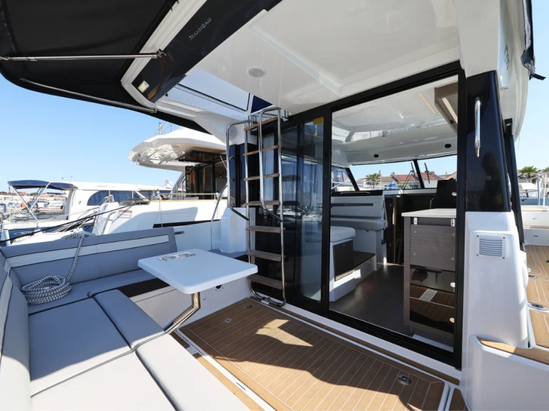 Motorboat rental with or without captain Jeanneau Biograd na Moru