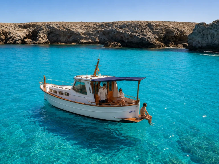 Yacht charter Mahón cheap 900