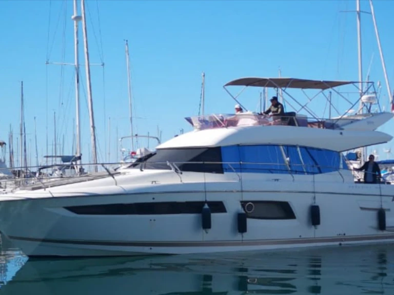 Yacht charter Cannes cheap Prestige 500 Fly