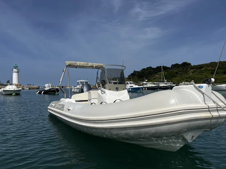 Boat rental Capelli Tempest 570 in Sauzon on Samboat