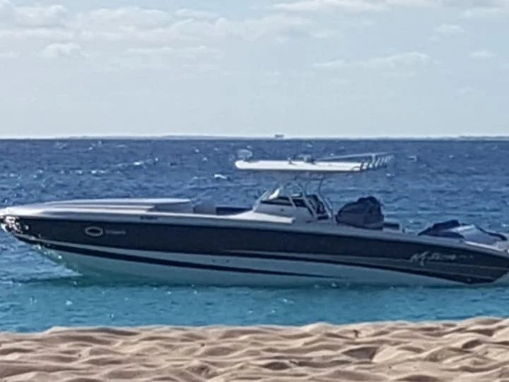 MOTION 42 SF charter bareboat or captained in  Marigot