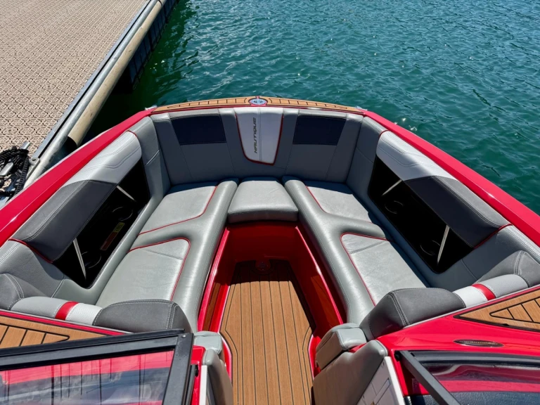 Rent a Nautique Correct Craft g21 Aix-les-Bains