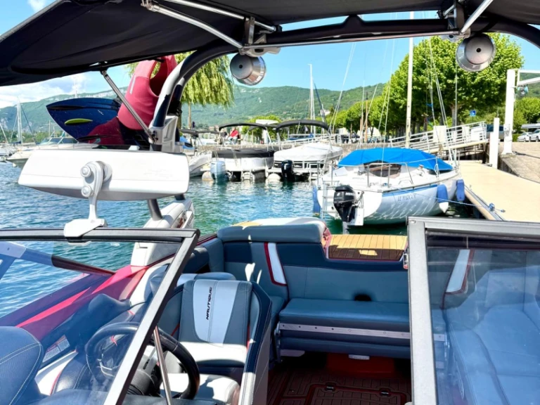 Boat rental Nautique Correct Craft g21 in Aix-les-Bains on Samboat
