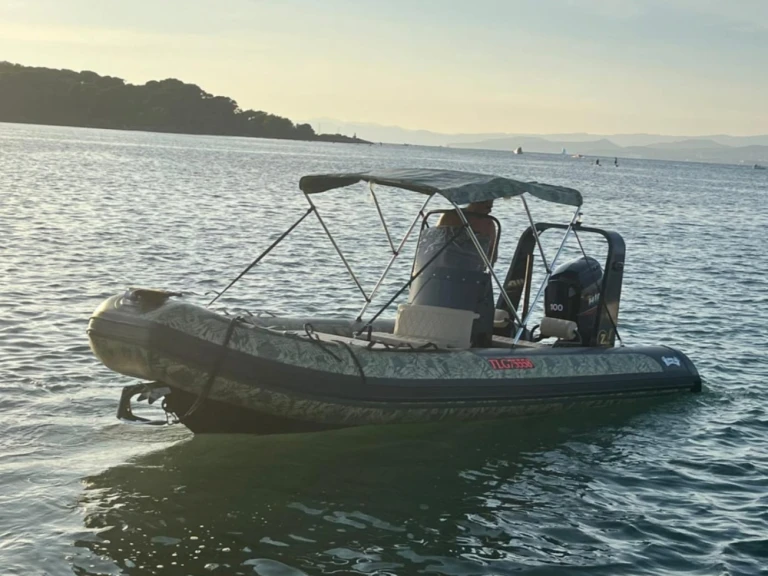 Océan Skull oceanskull AL550 charter bareboat or captained in  Le Brusc