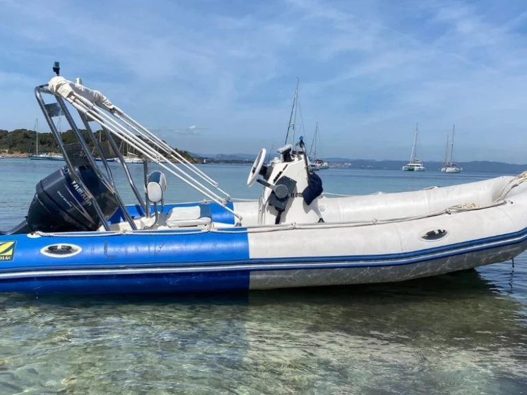 Boat rental Zodiac Medline 500 Neo in Le Brusc on Samboat