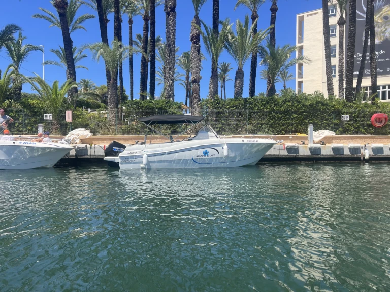 Bareboat Rental Motorboat Pacific Craft with a boat licence