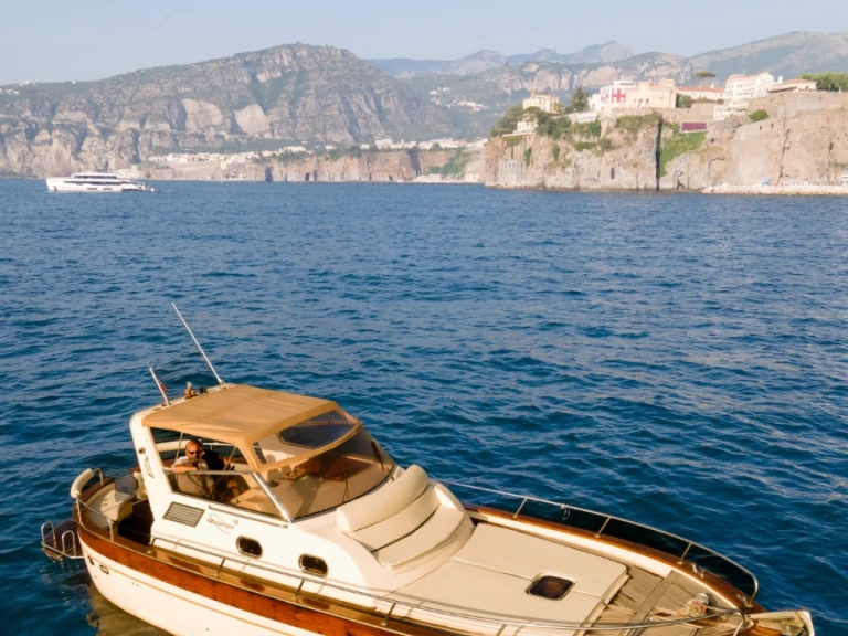 Bareboat Rental Motorboat Apreamare with a boat licence