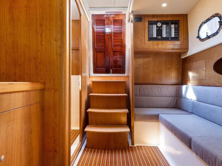 Motorboat for rent Sorrento at the best price