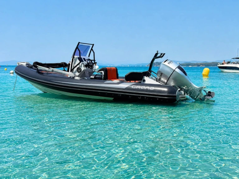 Yacht charter Hyères cheap 740 Pro Line