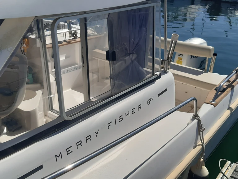 Motorboat rental with or without captain Jeanneau France